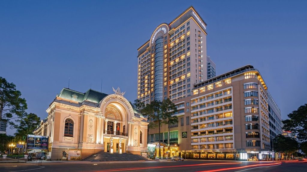 Khách sạn Caravelle Saigon với view Nhà hát Thành phố sang trọng