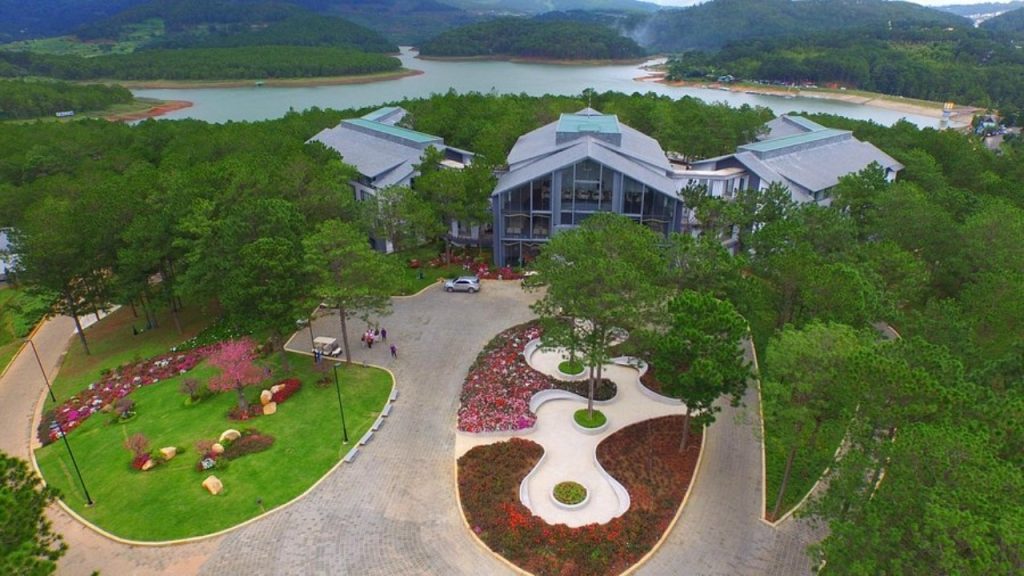 Khuôn viên cực rộng của Terracotta Hotel & Resort Dalat