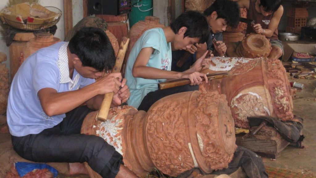 Khám phá nghề mộc truyền thống trăm năm tuổi tại làng nghề Hội An Kim Bồng