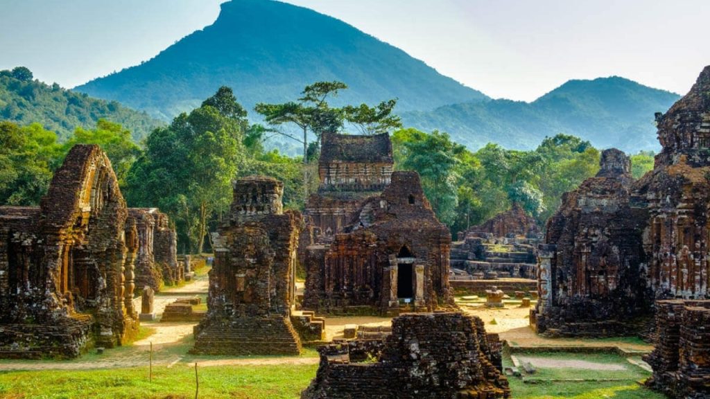 Thánh địa Mỹ Sơn là di sản văn hóa nổi tiếng gần Đà Nẵng
