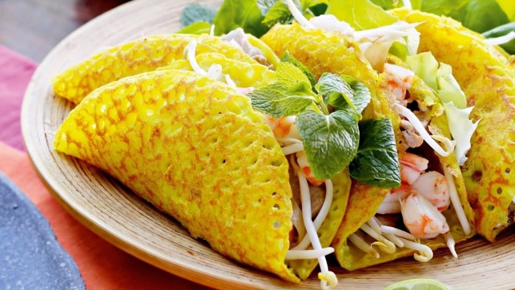 Bánh xèo Đà Nẵng nổi tiếng với nước chấm đậm vị
