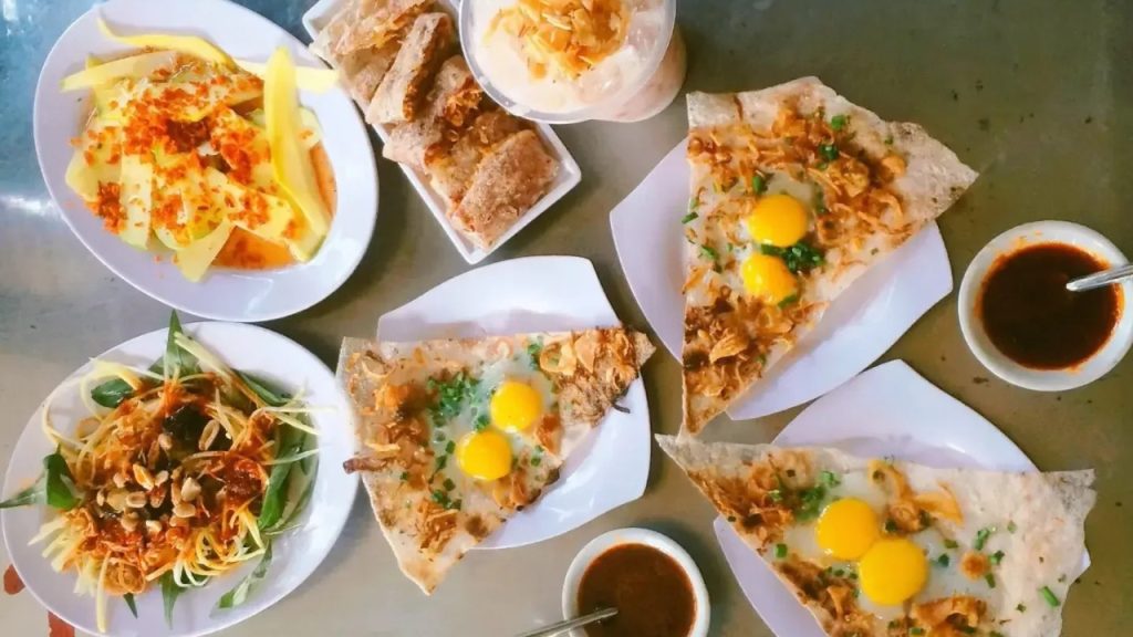 Món ăn vặt hấp dẫn được nhiều bạn trẻ yêu thích