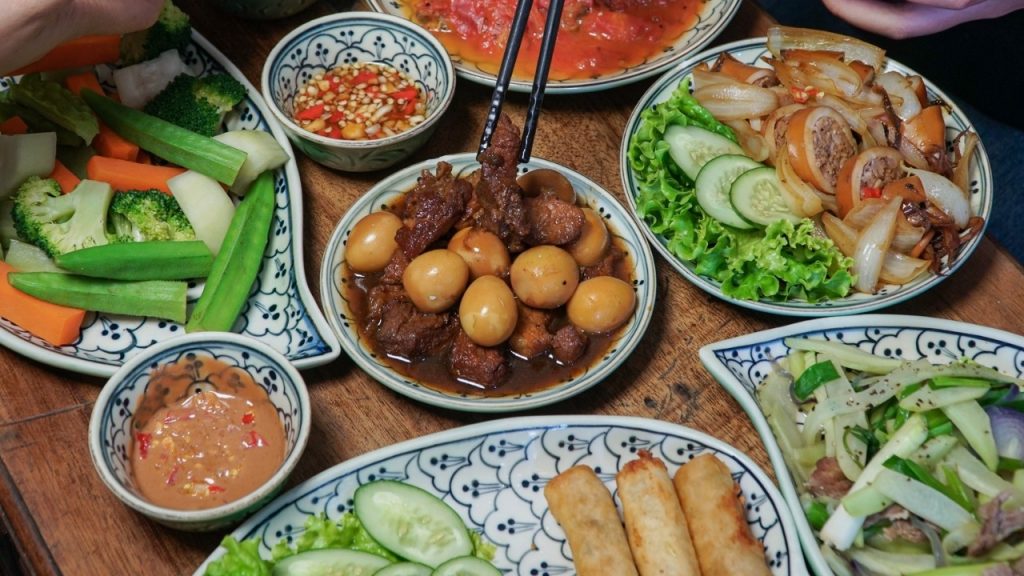 Quán cơm gia đình mang phong cách xưa được nhiều thực khách yêu thích
