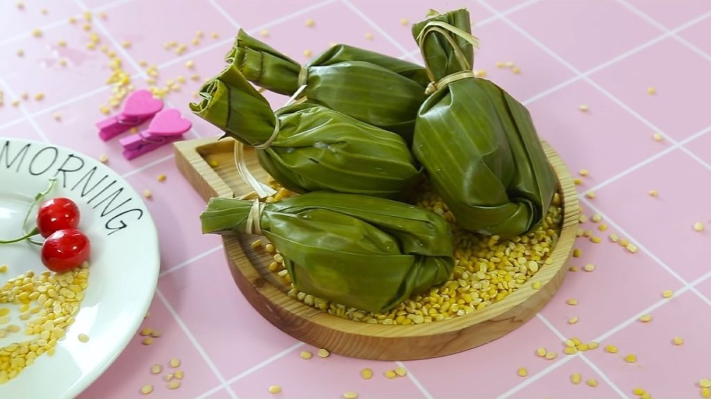 Bánh ít lá gai là món bánh truyền thống quen thuộc của miền Trung  