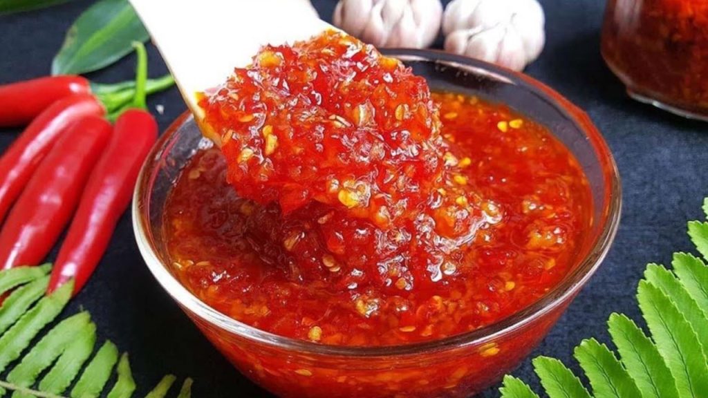 Tương ớt là món gia vị quen thuộc trong ẩm thực phố Hội 