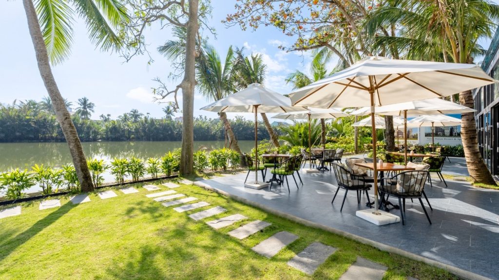 Nhà hàng tại Nesta Hoi An Resort & Spa phục vụ ẩm thực đa dạng 