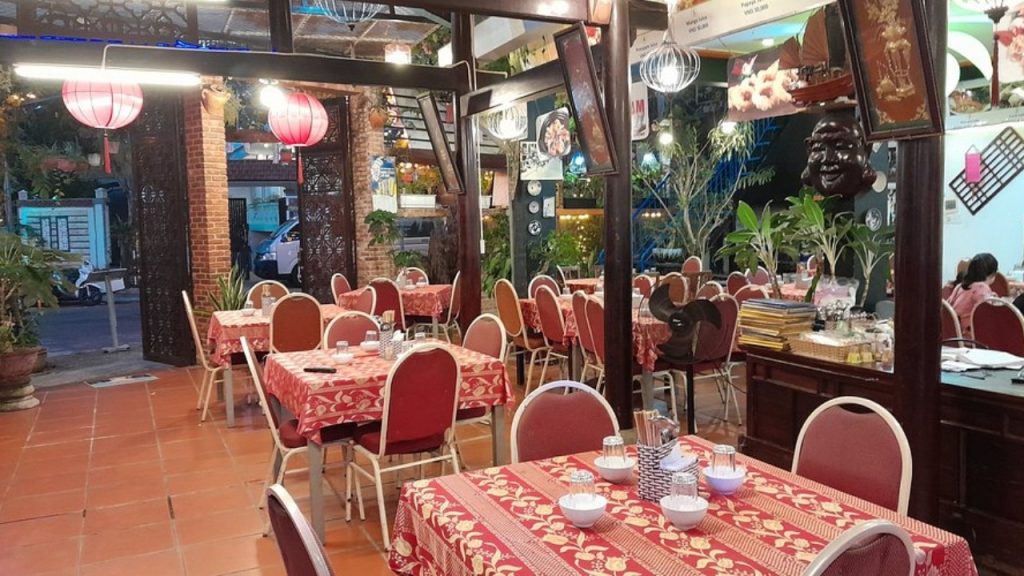 Quán ăn Hoài Linh với nhiều món đặc sản phố Hội 