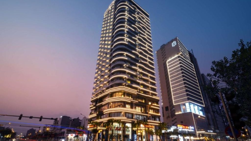 Hilton Da Nang có vị trí đắc địa ngay sông Hàn