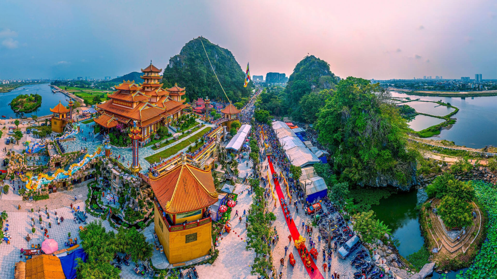 Ngũ Hành Sơn là một trong những danh lam thắng cảnh Đà Nẵng nổi tiếng nhất