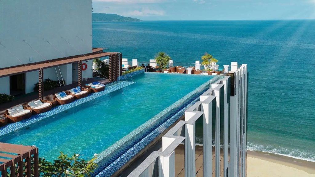 HAIAN Beach Hotel & Spa với điểm nhấn là hồ bơi vô cực view đẹp ngoài trời