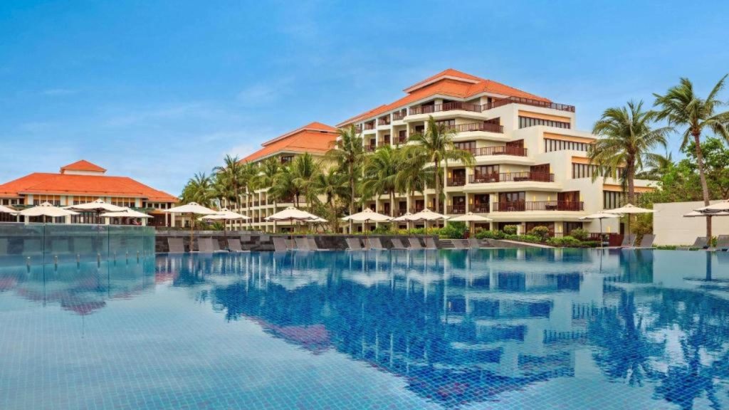 Khuôn viên Pullman Danang Beach Resort