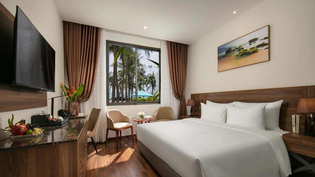 Nội thất phòng nghỉ tiện nghi và thoáng đãng tại Nesta Da Nang Hotel 