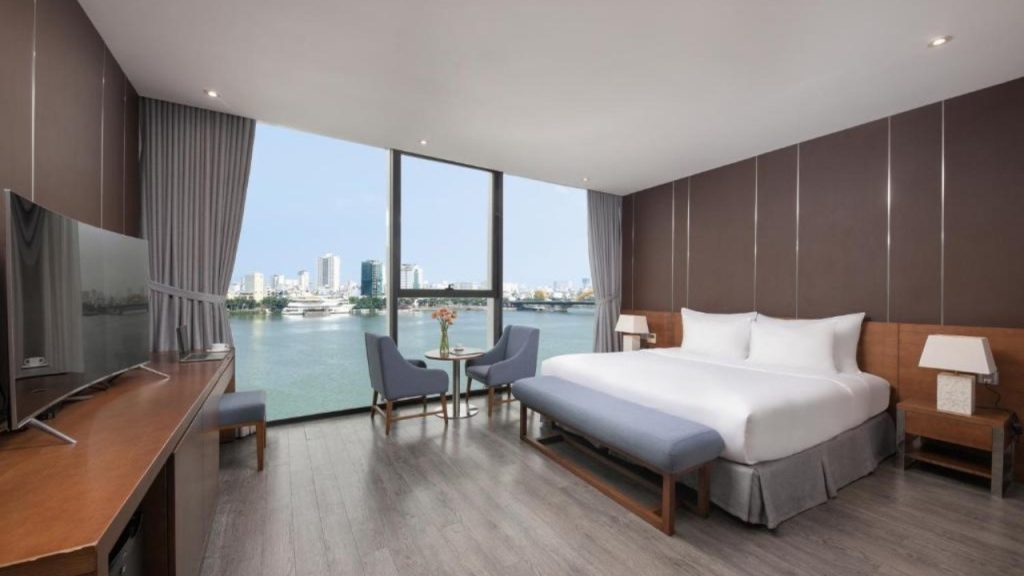 View hướng cầu Rồng Đà Nẵng khách sạn Avora Hotel 