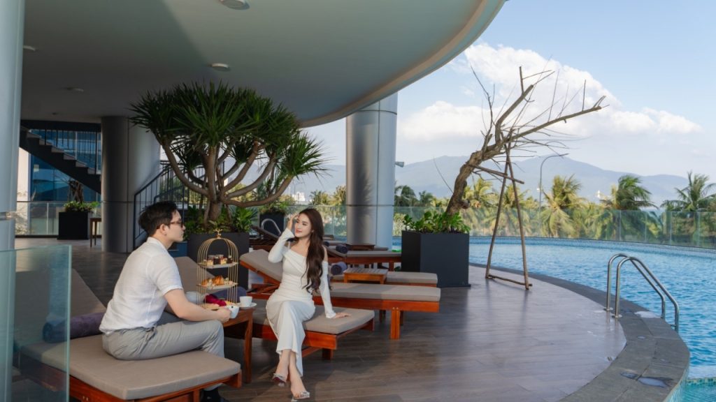 Tận hưởng kỳ nghỉ đẳng cấp trên cung đường biển đẹp bậc nhất Đà Nẵng