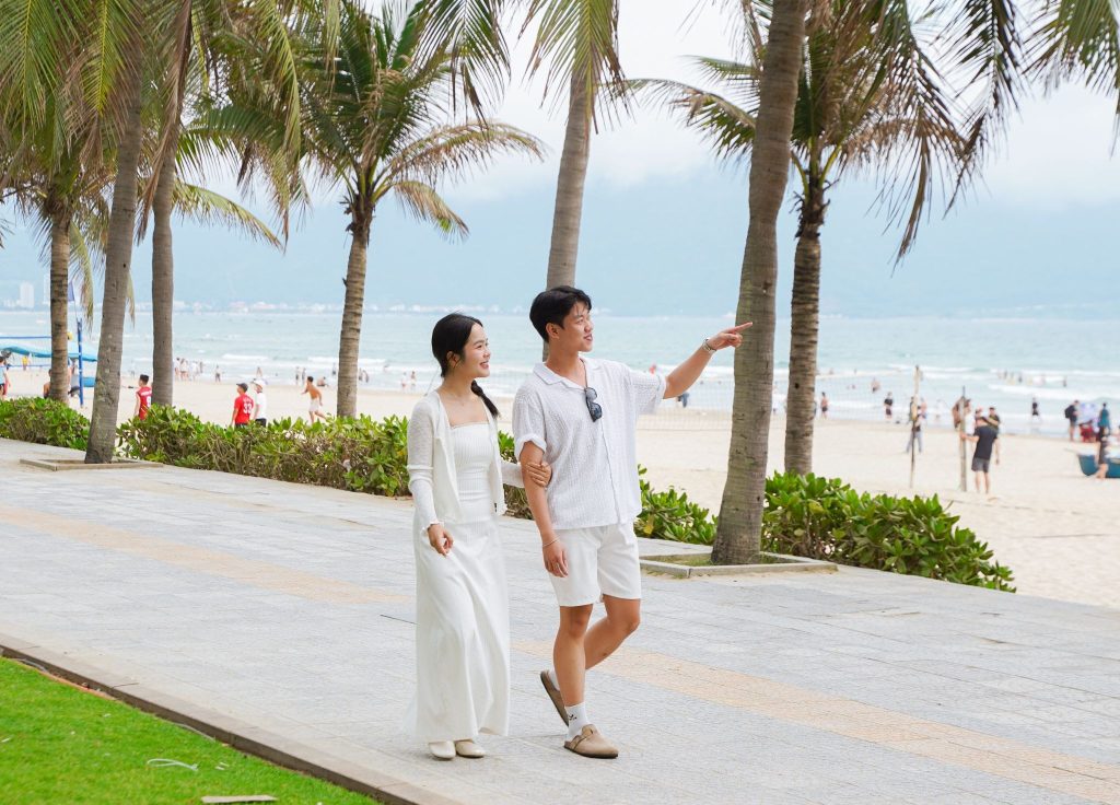 Tận hưởng kỳ nghỉ thư thái ngay bãi biển Mỹ Khê xinh đẹp