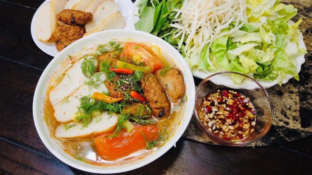 岘港美食地图上的老字号鱼饼汤店
