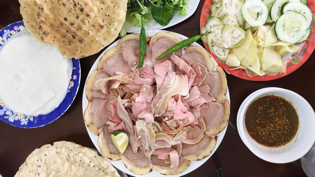 著名岘港美食 - 桥蒙小牛肉