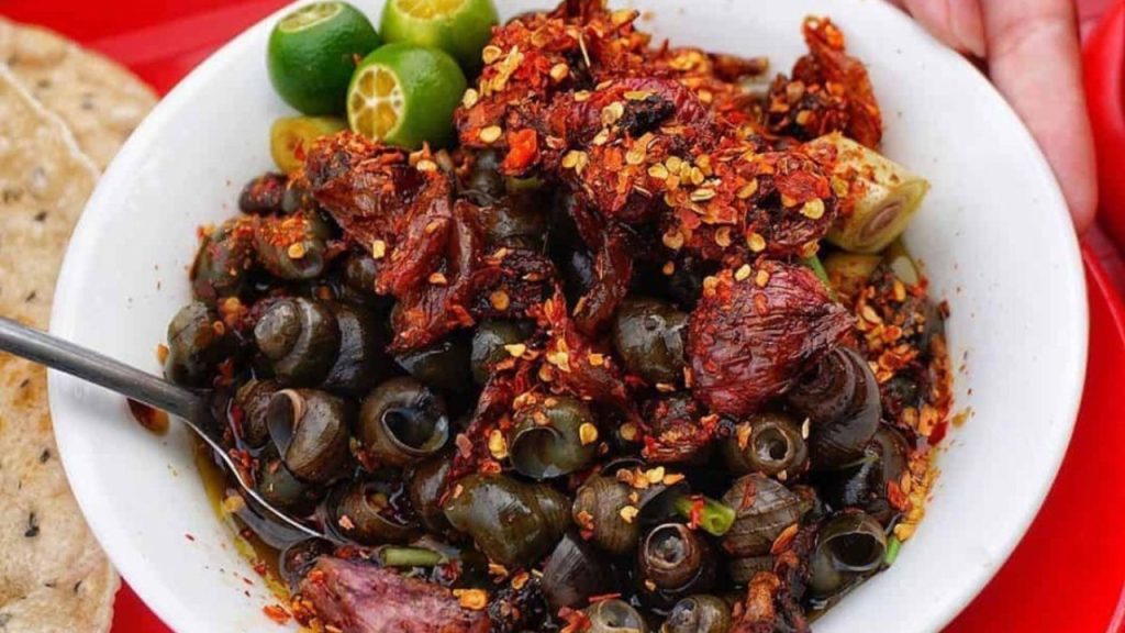 Ốc hút Đĩa Bay món ăn vặt Đà Nẵng cay thơm đậm đà