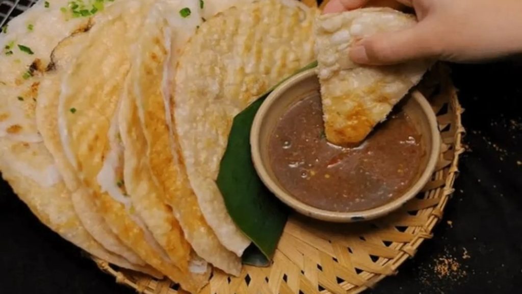 Mắm nêm là yếu tố tạo nên hương vị đặc trưng khó quên