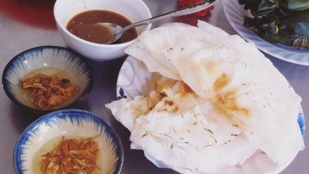 Quán bún mắm và bánh đập Đà Nẵng nổi tiếng trên đường Lê Độ