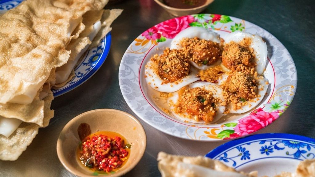 Bánh đập Đà Nẵng và bánh căn tại quán ăn đường Núi Thành
