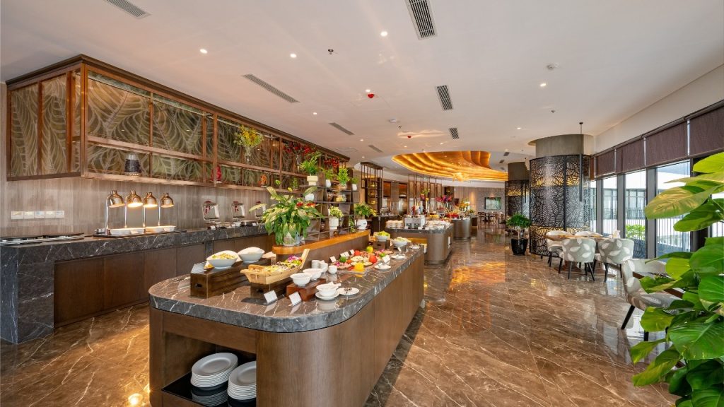 Buffet sáng phong phú giúp du khách khởi đầu ngày mới trọn vẹn