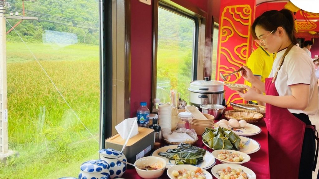 Các món đặc sản Huế được phục vụ trên tàu di sản Huế Đà Nẵng