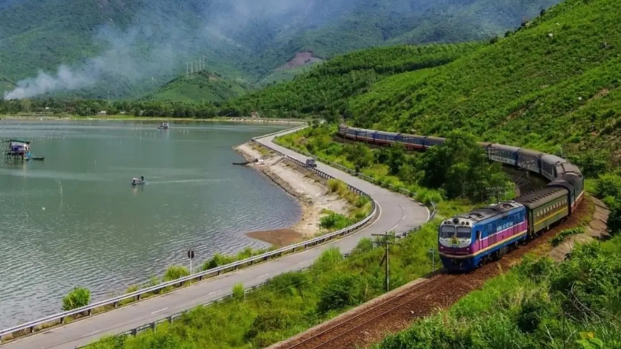 Kinh nghiệm đi tàu di sản Huế Đà Nẵng thưởng ca Huế, ngắm Hải Vân
