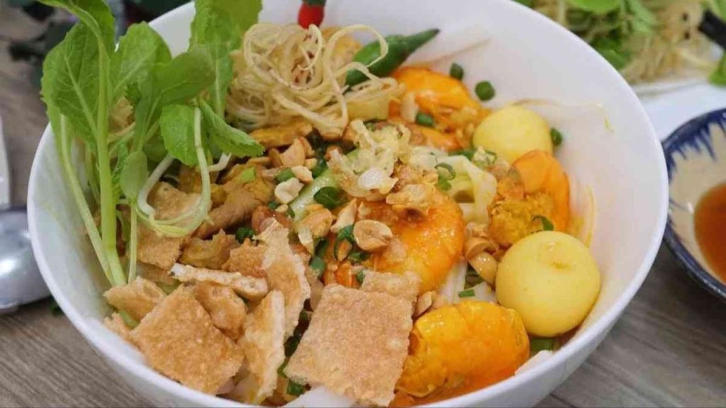 Tô mì Quảng Đà Nẵng nhân vịt nổi tiếng tại quán bà Lữ