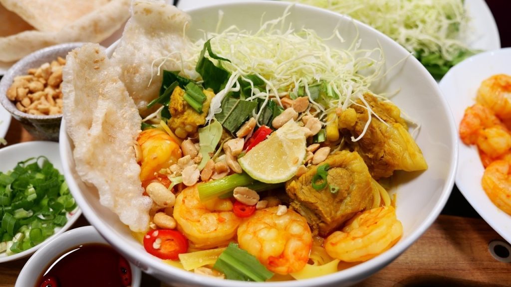 Mì Quảng Đà Nẵng chay thanh đạm với nhiều loại rau củ