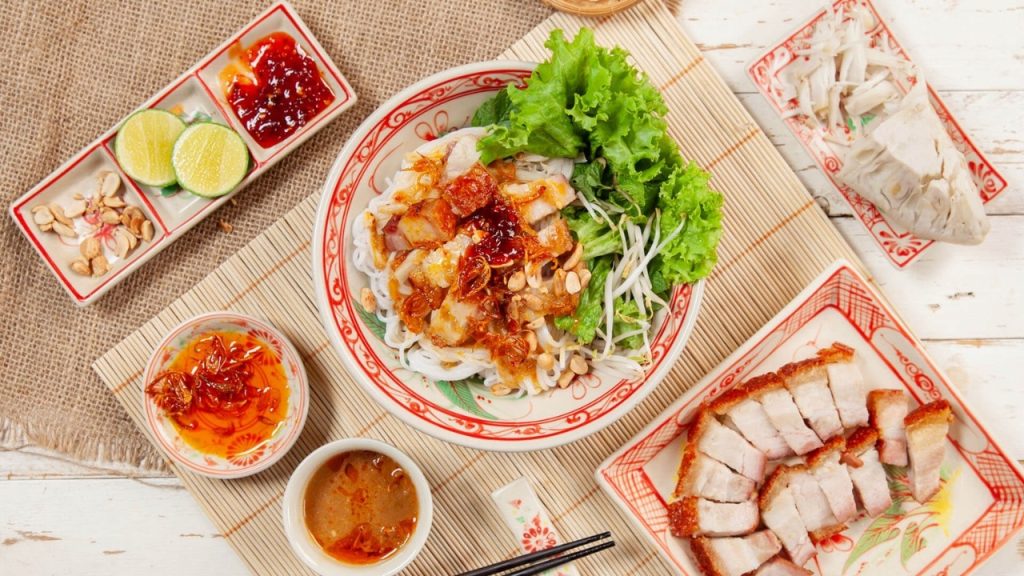 Bún mắm thịt quay Đà Nẵng đậm đà thơm ngon