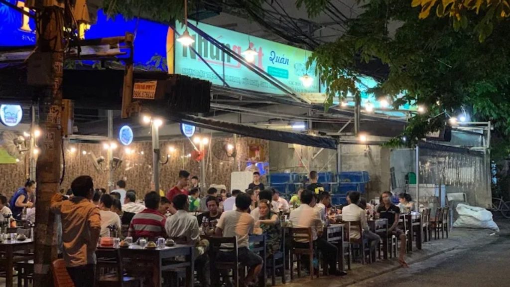 Trải nghiệm ẩm thực đậm đà tại Nhúng Ớt quán