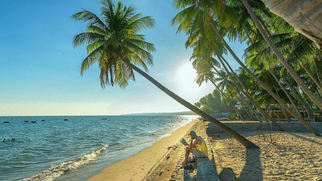 Bai Rang is an ideal destination for exploring Son Tra peninsula
