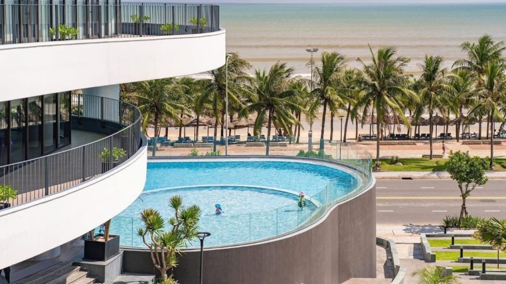 Tận hưởng không gian hồ bơi ngoài trời siêu chill