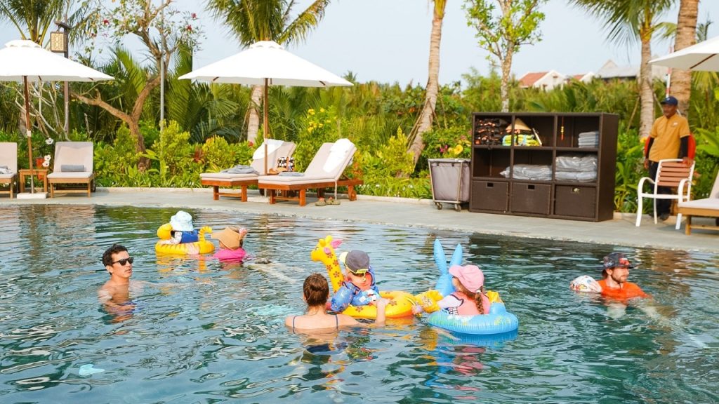 Hồ bơi ngoài trời thư giãn sau hành trình khám phá Hội An 