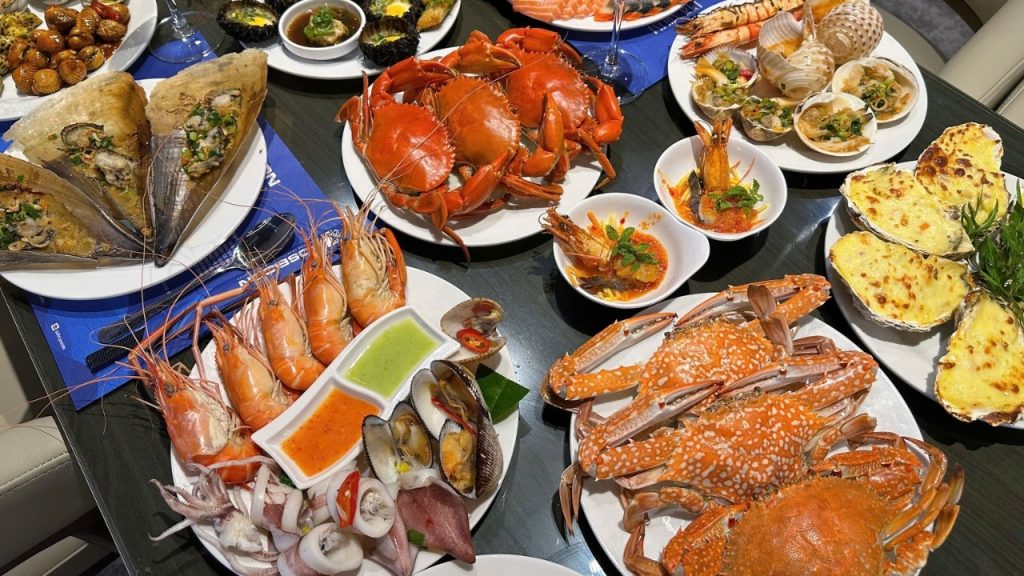 Thưởng thức hải sản Đà Nẵng tươi ngon tại các quán nổi tiếng gần biển Mỹ Khê