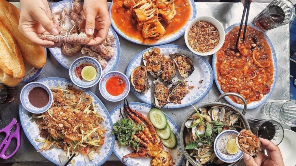 Hải sản Đà Nẵng tươi sống tại quán Năm Đảnh Sơn Trà