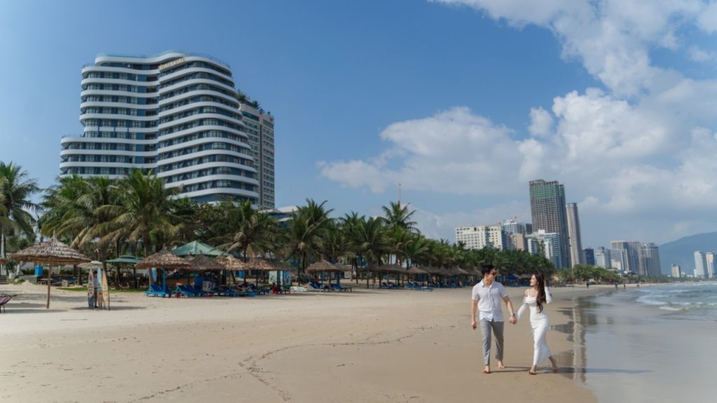 Nesta Celia Danang Hotel gần biển Mỹ Khê và các nhà hàng hải sản nổi tiếng