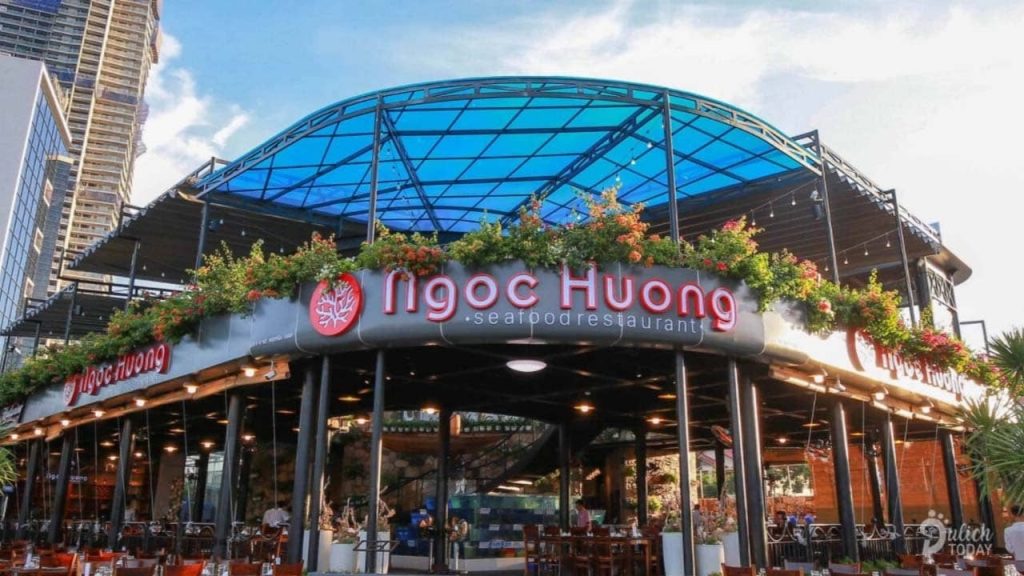 Nhà hàng hải sản Đà Nẵng Ngọc Hương với tầm nhìn hướng biển Mỹ Khê