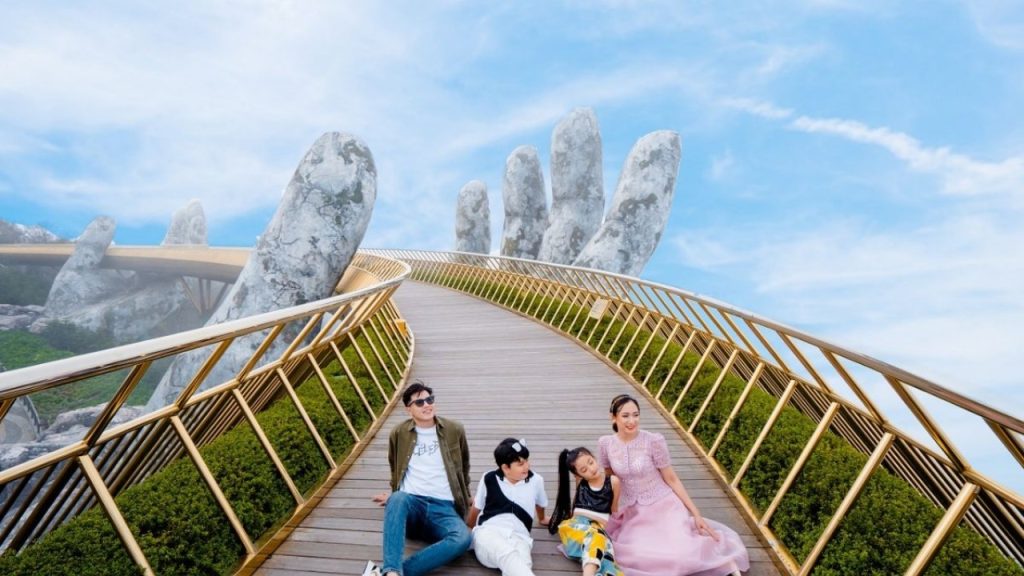 Check in Cầu Vàng tại Sun World Ba Na Hills