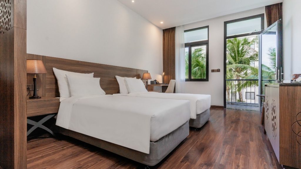 Phòng nghỉ hiện đại với không gian ngập tràn ánh sáng tự nhiên