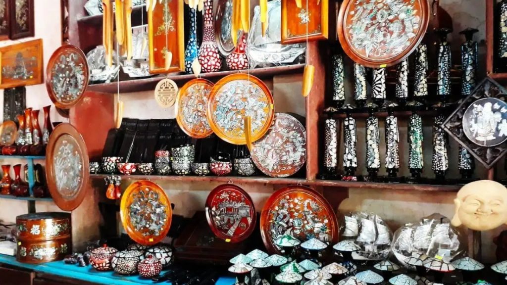 Sản phẩm chạm khắc gỗ tinh xảo từ làng mộc Kim Bồng 