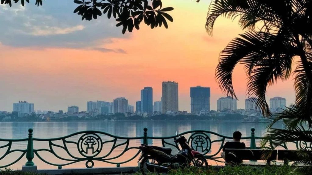 Hồ Tây với khung cảnh thơ mộng và không gian thư giãn giữa lòng Hà Nội