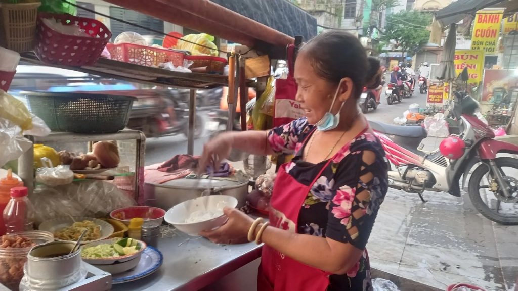 Xe hủ tiếu gõ mang hương vị bình dị giữa phố đêm (Nguồn: Internet)