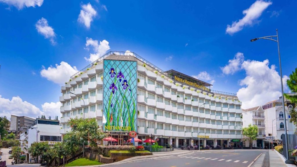 Nesta Valley Dalat Hotel sở hữu vị trí trung tâm thuận tiện khám phá các điểm du lịch Đà Lạt