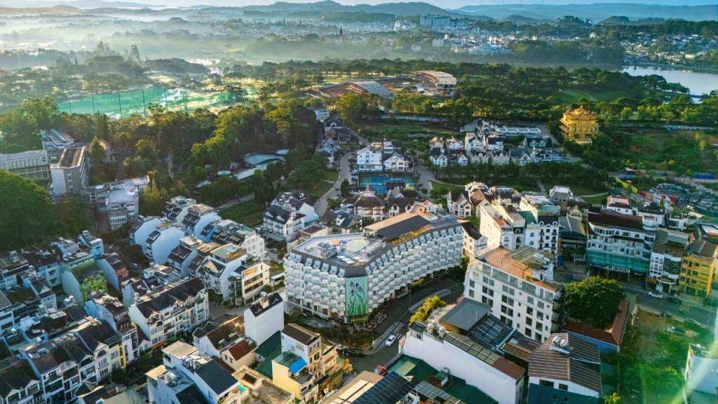 Không gian xanh tại Green hotel Dalat Nesta Valley mang thiên nhiên vào từng trải nghiệm nghỉ dưỡng