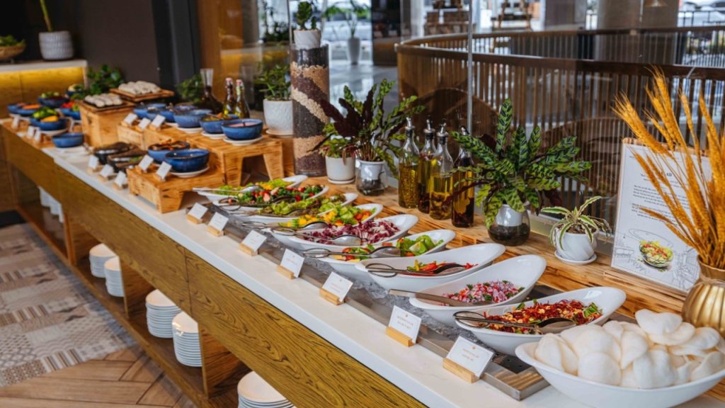 Buffet sáng với nhiều món ăn từ nông sản Đà Lạt tại nhà hàng Nesta Valley