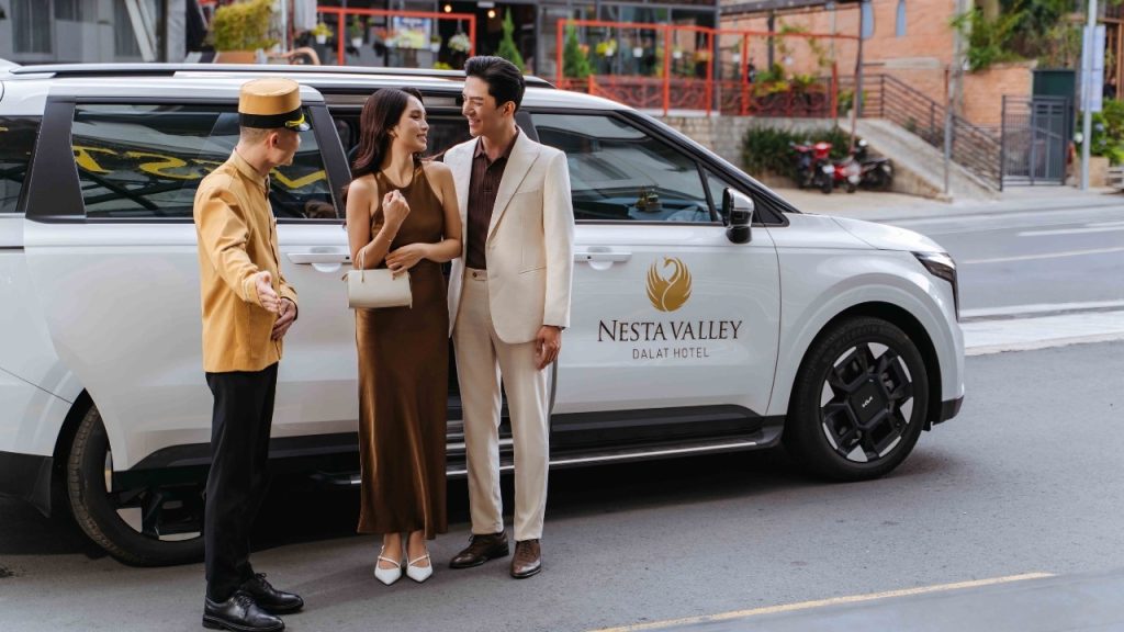 Nesta Valley Dalat Hotel hỗ trợ xe đưa đón, giúp du khách thuận tiện di chuyển