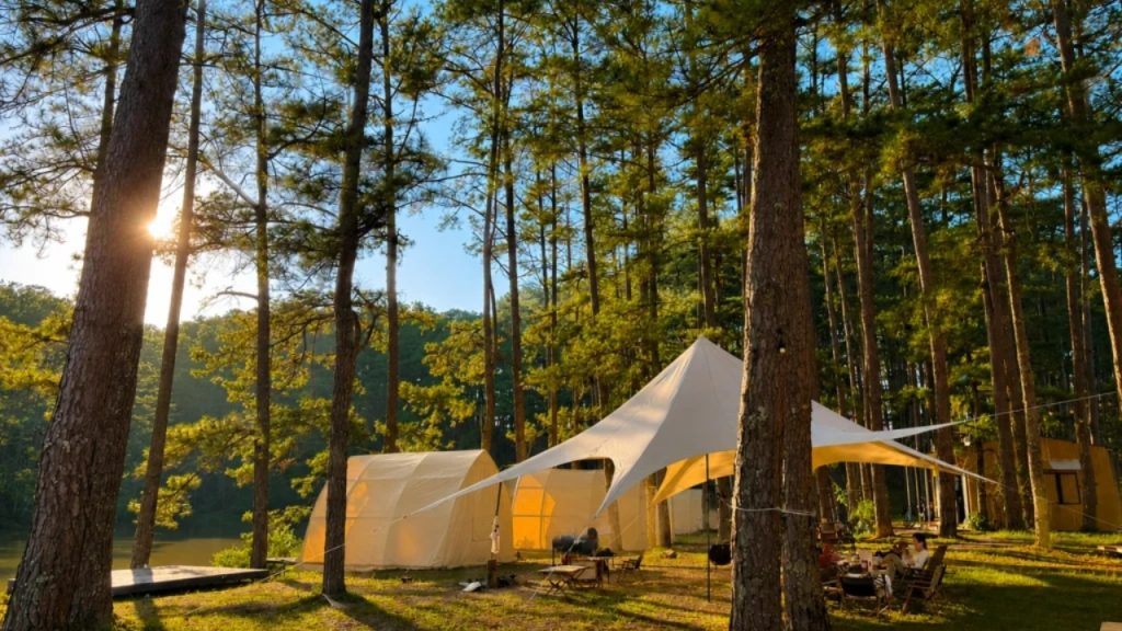 Không gian glamping giữa thiên nhiên hồ Tuyền Lâm Đà Lạt