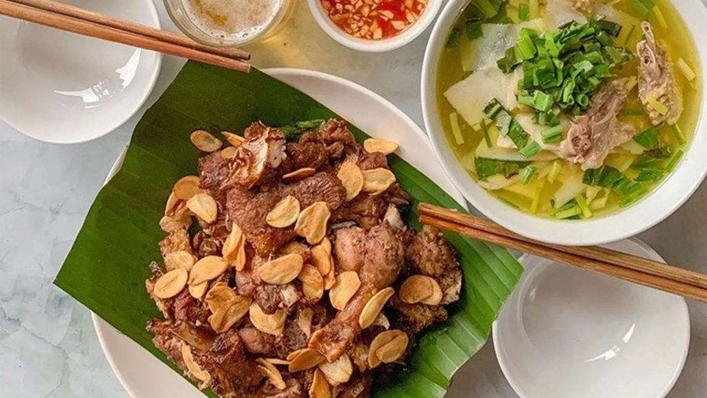 Ngan cháy tỏi thơm giòn được nhiều thực khách lựa chọn